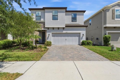House in Land O' Lakes, Florida 4 bedrooms, 260.03 sq.m. № 2225437 - photo 2