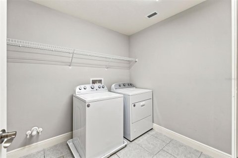House in Land O' Lakes, Florida 4 bedrooms, 260.03 sq.m. № 2225437 - photo 23