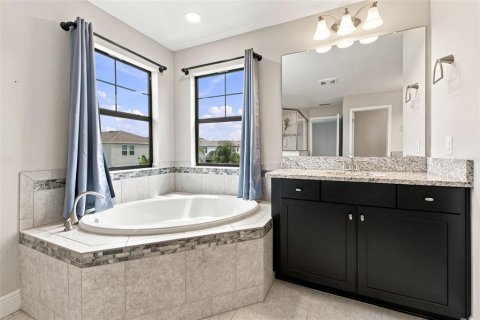 House in Land O' Lakes, Florida 4 bedrooms, 260.03 sq.m. № 2225437 - photo 19