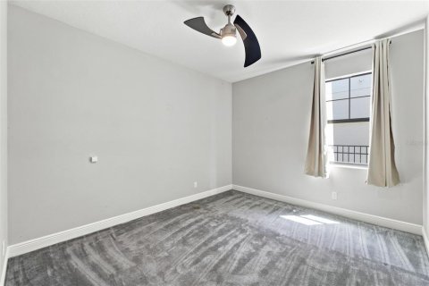 House in Land O' Lakes, Florida 4 bedrooms, 260.03 sq.m. № 2225437 - photo 12