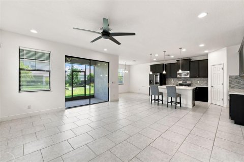 House in Land O' Lakes, Florida 4 bedrooms, 260.03 sq.m. № 2225437 - photo 9