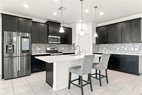 House in Land O' Lakes, Florida 4 bedrooms, 260.03 sq.m. № 2225437 - photo 5