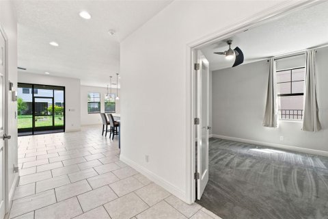 House in Land O' Lakes, Florida 4 bedrooms, 260.03 sq.m. № 2225437 - photo 13