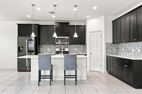 House in Land O' Lakes, Florida 4 bedrooms, 260.03 sq.m. № 2225437 - photo 6