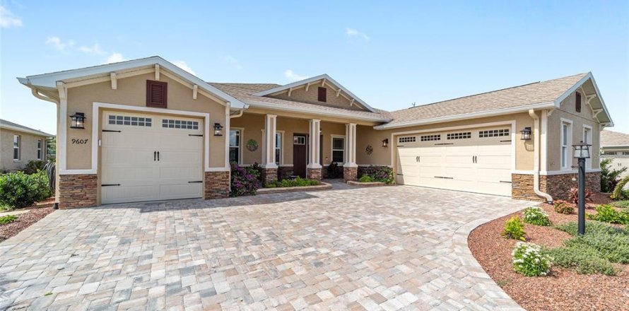 House in Ocala, Florida 3 bedrooms, 268.77 sq.m. № 1758287