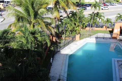 Copropriété à louer à Hialeah, Floride: 2 chambres, 87.61 m2 № 2078029 - photo 14