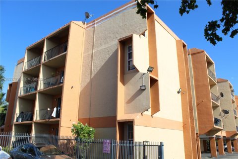 Copropriété à louer à Hialeah, Floride: 2 chambres, 87.61 m2 № 2078029 - photo 18