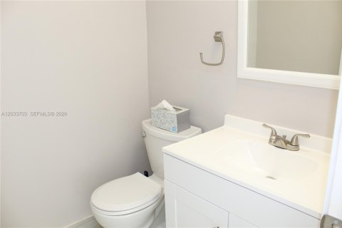 Copropriété à louer à Hialeah, Floride: 2 chambres, 87.61 m2 № 2078029 - photo 8