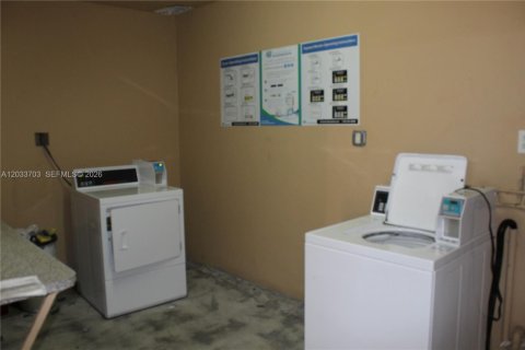 Copropriété à louer à Hialeah, Floride: 2 chambres, 87.61 m2 № 2078029 - photo 15