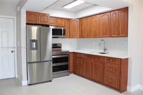 Condo à Hialeah, Floride, 2 chambres  № 2078029