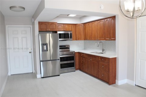 Copropriété à louer à Hialeah, Floride: 2 chambres, 87.61 m2 № 2078029 - photo 3
