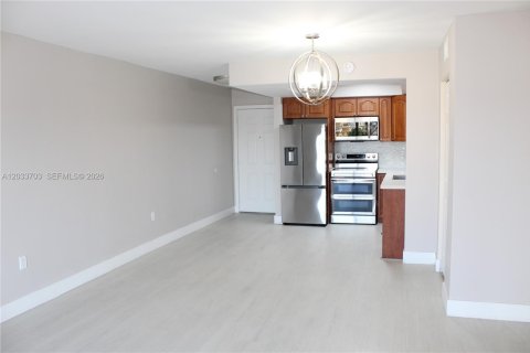Copropriété à louer à Hialeah, Floride: 2 chambres, 87.61 m2 № 2078029 - photo 5