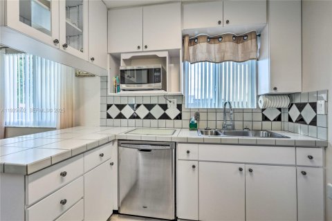 Купить виллу или дом в Майами, Флорида 3 спальни, 115.94м2, № 2078468 - фото 19