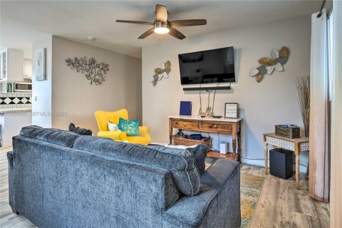 Купить виллу или дом в Майами, Флорида 3 спальни, 115.94м2, № 2078468 - фото 12