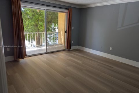 Condo in Miami, Florida, 3 bedrooms  № 1930963 - photo 11