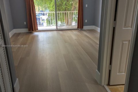 Condo in Miami, Florida, 3 bedrooms  № 1930963 - photo 24