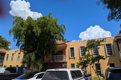Condo in Miami, Florida, 3 bedrooms  № 1930963 - photo 2