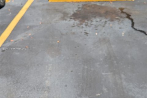 Condo in Miami, Florida, 3 bedrooms  № 1930963 - photo 7