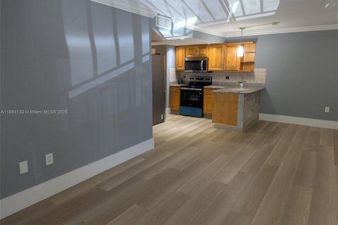 Condo in Miami, Florida, 3 bedrooms  № 1930963 - photo 10