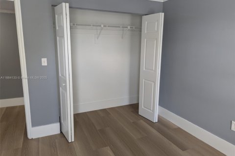 Condo in Miami, Florida, 3 bedrooms  № 1930963 - photo 23