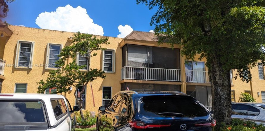 Condo in Miami, Florida, 3 bedrooms  № 1930963