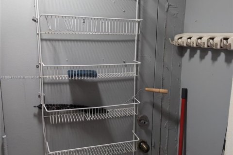 Condo in Miami, Florida, 3 bedrooms  № 1930963 - photo 18