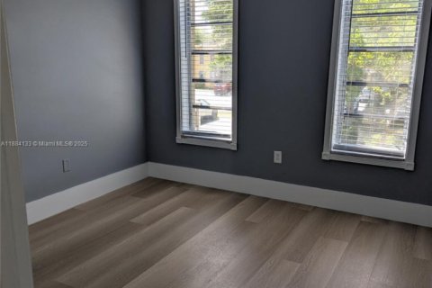 Condo in Miami, Florida, 3 bedrooms  № 1930963 - photo 22