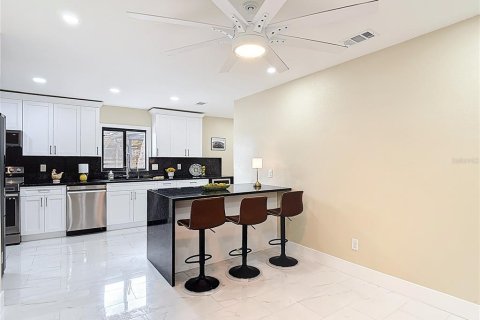 House in Fish Hawk, Florida 4 bedrooms, 236.9 sq.m. № 2329773 - photo 24