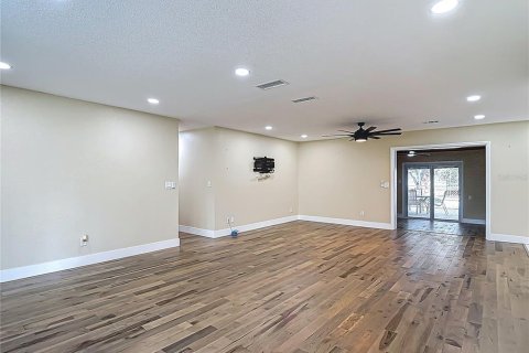 House in Fish Hawk, Florida 4 bedrooms, 236.9 sq.m. № 2329773 - photo 21