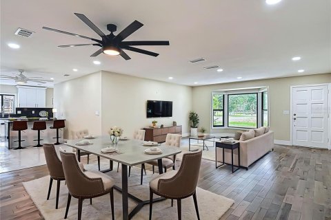 House in Fish Hawk, Florida 4 bedrooms, 236.9 sq.m. № 2329773 - photo 11