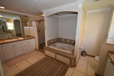 House in Port St. Lucie, Florida 3 bedrooms, 192.77 sq.m. № 2084142 - photo 19