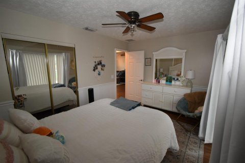 House in Port St. Lucie, Florida 3 bedrooms, 192.77 sq.m. № 2084142 - photo 12