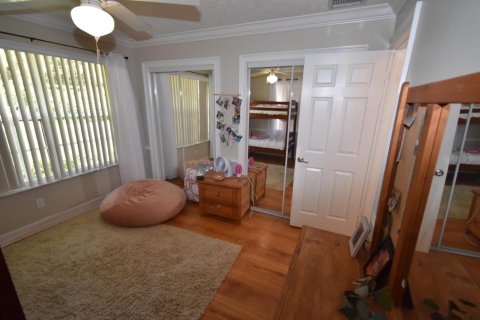 House in Port St. Lucie, Florida 3 bedrooms, 192.77 sq.m. № 2084142 - photo 13