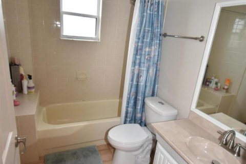 House in Port St. Lucie, Florida 3 bedrooms, 192.77 sq.m. № 2084142 - photo 20
