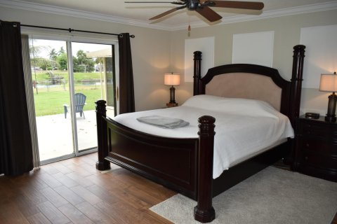 House in Port St. Lucie, Florida 3 bedrooms, 192.77 sq.m. № 2084142 - photo 10