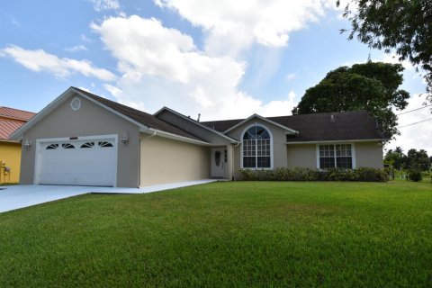 House in Port St. Lucie, Florida 3 bedrooms, 192.77 sq.m. № 2084142
