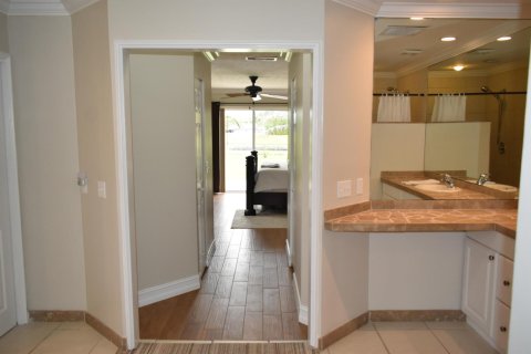 House in Port St. Lucie, Florida 3 bedrooms, 192.77 sq.m. № 2084142 - photo 18