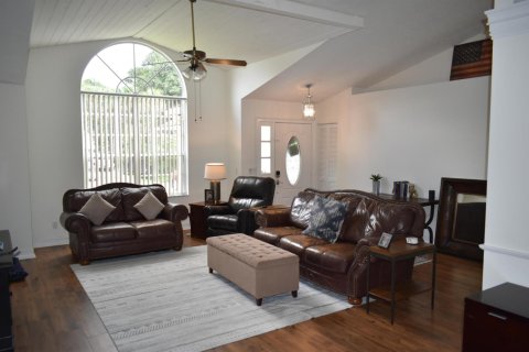 House in Port St. Lucie, Florida 3 bedrooms, 192.77 sq.m. № 2084142 - photo 3