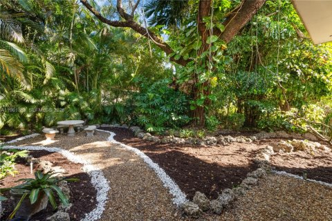 Villa ou maison à vendre à Coral Gables, Floride: 3 chambres, 165.37 m2 № 2025243 - photo 22