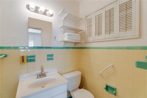 Villa ou maison à vendre à Coral Gables, Floride: 3 chambres, 165.37 m2 № 2025243 - photo 13