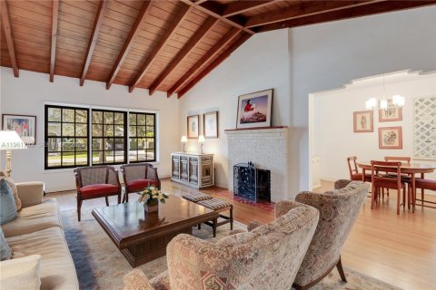 Villa ou maison à vendre à Coral Gables, Floride: 3 chambres, 165.37 m2 № 2025243 - photo 2