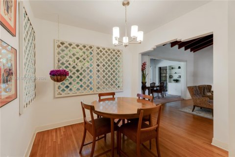 Villa ou maison à vendre à Coral Gables, Floride: 3 chambres, 165.37 m2 № 2025243 - photo 5