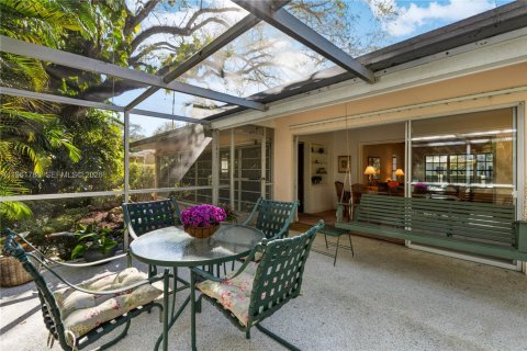 Villa ou maison à vendre à Coral Gables, Floride: 3 chambres, 165.37 m2 № 2025243 - photo 19