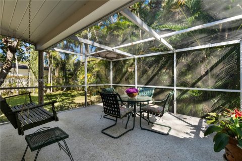 Villa ou maison à vendre à Coral Gables, Floride: 3 chambres, 165.37 m2 № 2025243 - photo 20
