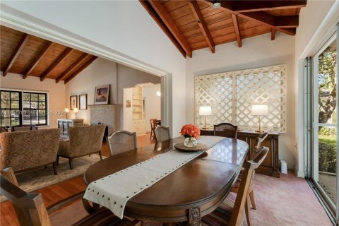 Villa ou maison à vendre à Coral Gables, Floride: 3 chambres, 165.37 m2 № 2025243 - photo 3