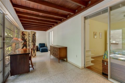 Villa ou maison à vendre à Coral Gables, Floride: 3 chambres, 165.37 m2 № 2025243 - photo 17