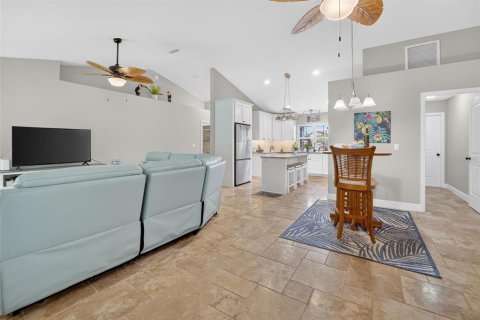 House in Summerfield, Florida 3 bedrooms, 151.99 sq.m. № 2124320 - photo 8