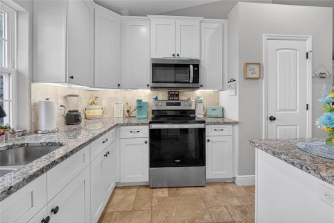 House in Summerfield, Florida 3 bedrooms, 151.99 sq.m. № 2124320 - photo 12