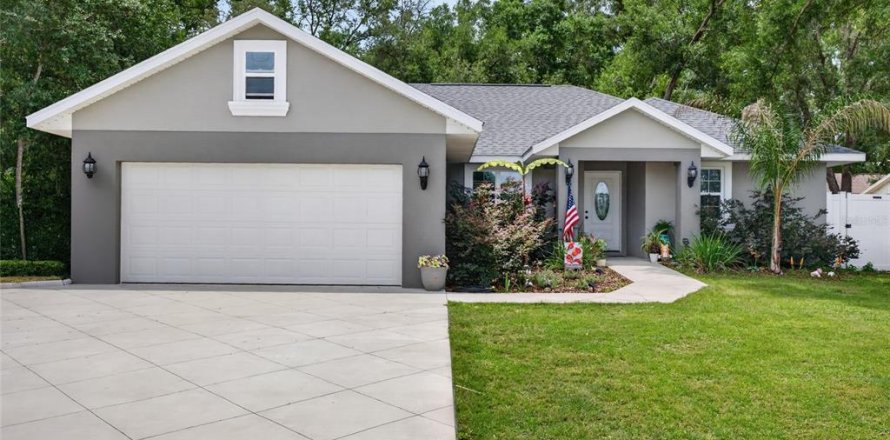 House in Summerfield, Florida 3 bedrooms, 151.99 sq.m. № 2124320