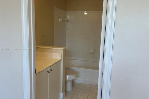 Снять в аренду кондоминиум в Корал-Спрингс, Флорида 2 спальни, 104.05м2, № 1937004 - фото 15